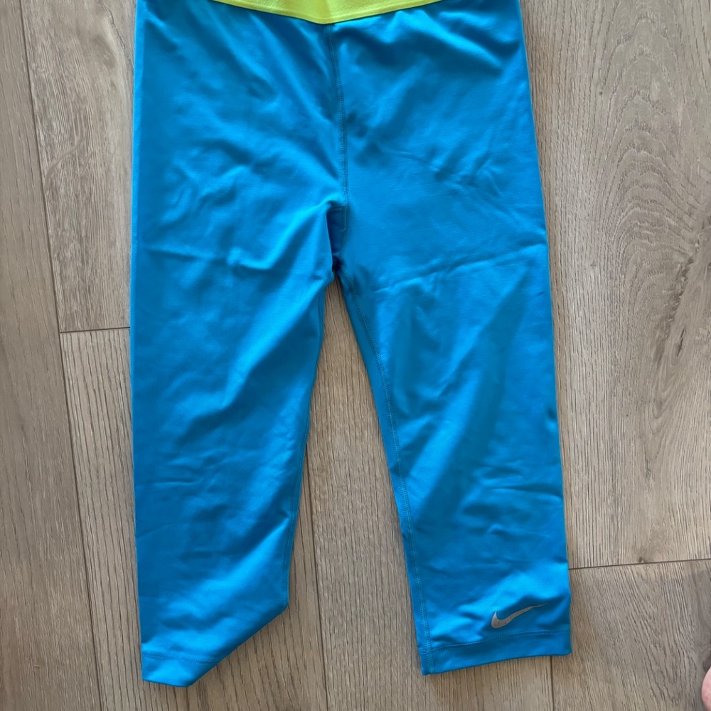 Nike Pro Capri - image 3